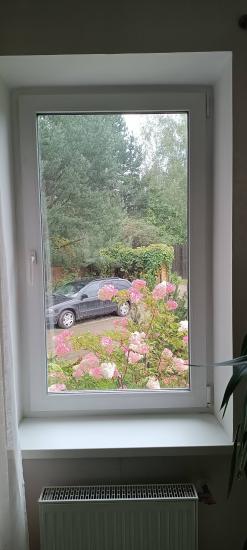 Проведена настройка фурнитуры, устранены зазоры, обеспечена герметичность, улучшена теплоизоляция, отрегулированы петли, обеспечена плавная работа створки, устранены сквозняки.