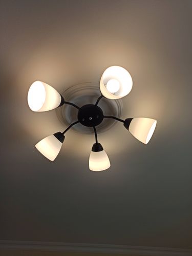 Установка люстры в сборке