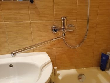 Выполнен демонтаж старого устройства, установлено новое оборудование, подключены все коммуникации, проверена герметичность соединений, проведена проверка на утечки, работа завершена.