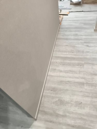 Монтаж деревянного/мдф плинтуса