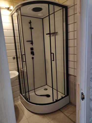 Установка душевой кабины шириной до 90 см