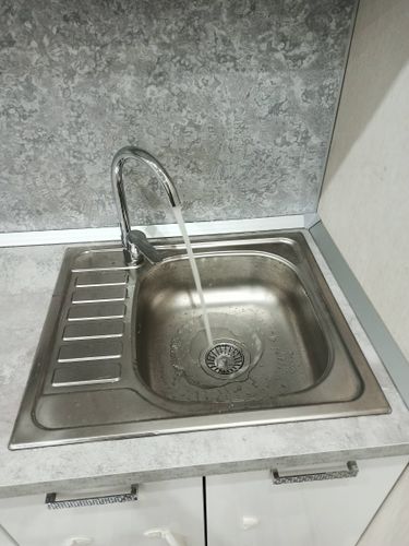 Установка и подключение врезной мойки Установка и подключение смесителя Установка столешницы ДСП