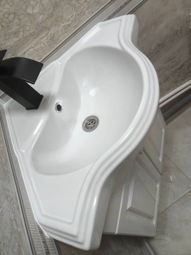 Установка раковины с тумбой