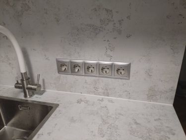 Установка стеновой панели HPL Монтаж/демонтаж розетки/выключателя Демонтаж стеновой панели HPL без сохранения