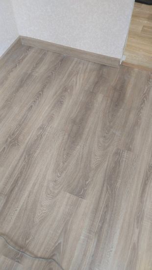 Монтаж пластикового плинтуса