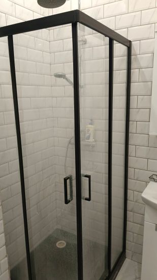 Герметизация стыков душевой кабины