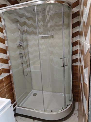 Установка душевой кабины шириной до 120 см