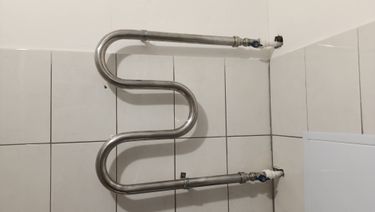 Монтаж водяного полотенцесушителя на готовую подводку (без подгонки)