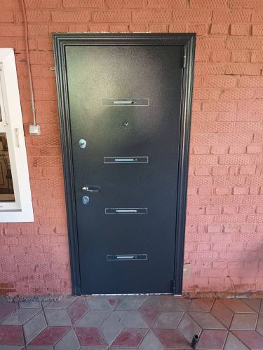 Установка входной двери весом до 95 кг