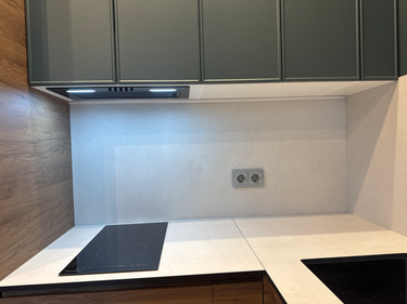 Сборка и установка кухонного каркаса с заказными фасадами Подключение и монтаж светодиодной ленты с коробом для ленты Демонтаж ящика кухонного гарнитура с сохранением