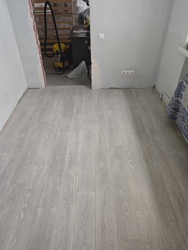 Укладка линолеума на клей более 15 кв.м