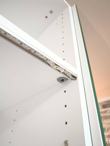 Ремонт дверцы шкафа