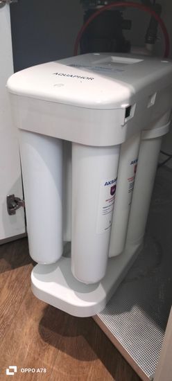 Установка проточного фильтра под мойку