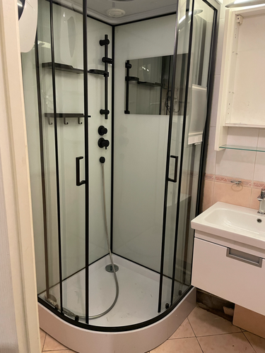 Заменены внутренние механизмы в смесителе для устранения протечек и улучшения работы. Установлены новые детали, обеспечивающие надежное функционирование и плавное регулирование воды.