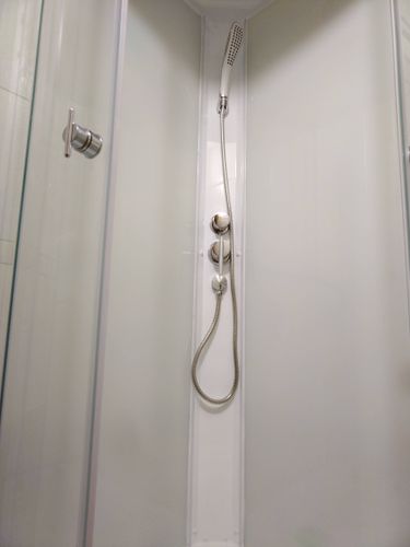 Установка душевой кабины шириной до 90 см