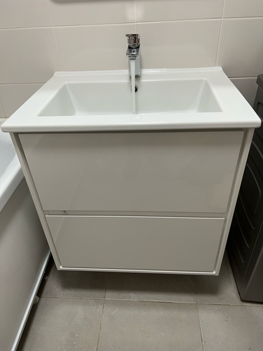 Установлено новое оборудование, подключены трубы, проверена герметичность соединений, устранены протечки, обеспечена стабильная подача воды, обновлен внешний вид зоны умывальника.