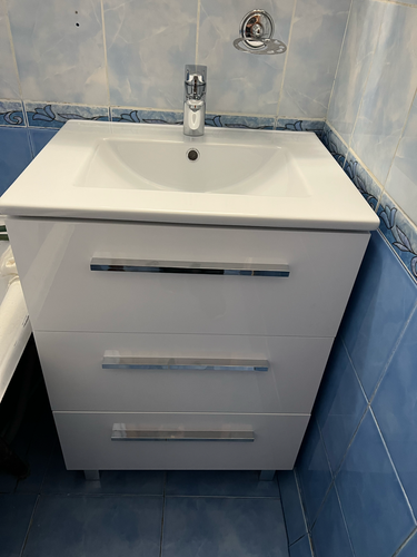 Установлен новый кран, обеспечивающий надежное перекрытие воды. Демонтирован старый механизм, произведена герметизация соединений. Проверена работоспособность, утечек нет.