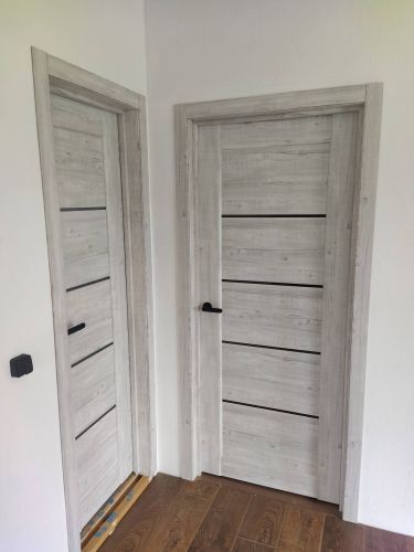 Установлена складная конструкция, обеспечивающая экономию пространства. Закреплены направляющие, смонтированы панели, проверена плавность движения. Завершена регулировка и фиксация элементов.