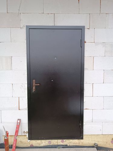 Установка входной двери весом до 95 кг