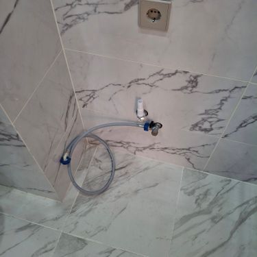 Установка отдельностоящей стиральной машины с подключением