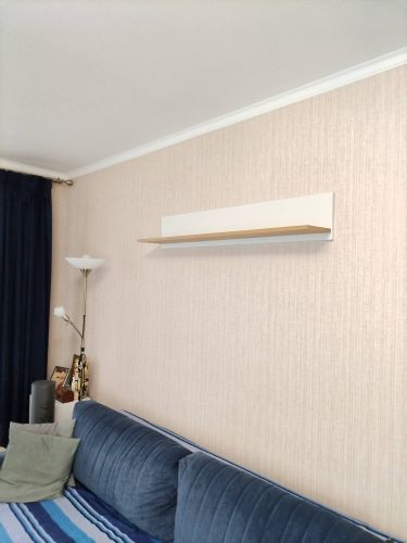 Собран предмет мебели: соединены детали, закреплены элементы, проверена устойчивость, завершена установка.