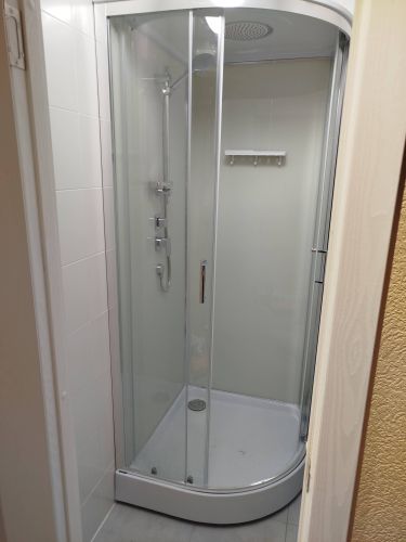 Установка душевой кабины шириной до 90 см