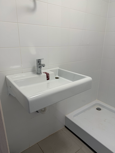 Установка раковины на кронштейнах