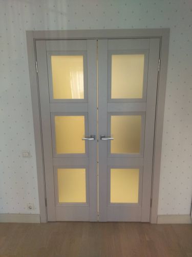 Установка межкомнатной двухстворчатой двери