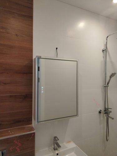 Монтаж зеркального шкафа с подсветкой