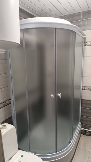 Установка душевого уголка шириной до 150 см