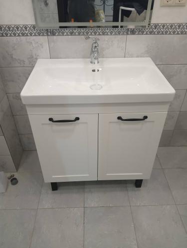 Установка комплекта: пенал + тумба +раковина + смеситель + зеркало