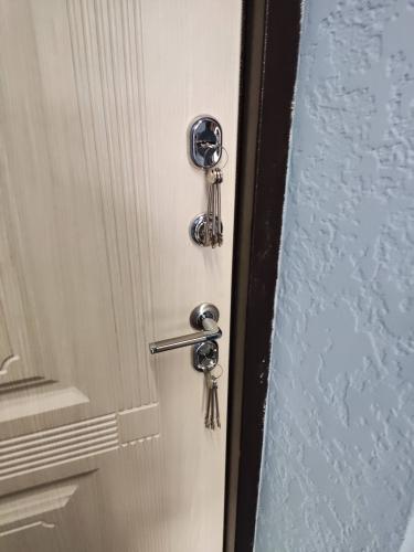 Замена (установка) замка металлической входной двери