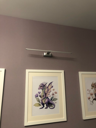 Установлено новое освещение. Старые элементы заменены на современные, обеспечивающие яркость и энергоэффективность. Работа завершена, светильник функционирует корректно.