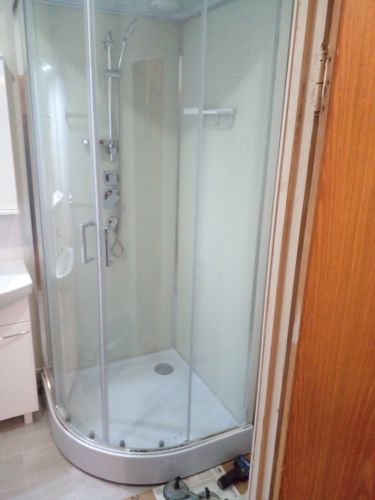 Установка душевой кабины шириной до 90 см