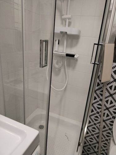 Герметизация стыков душевой кабины