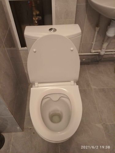 Установлен новый сантехнический прибор, подключены коммуникации, проверена герметичность соединений, выполнена регулировка сливного механизма, произведена уборка рабочего места.