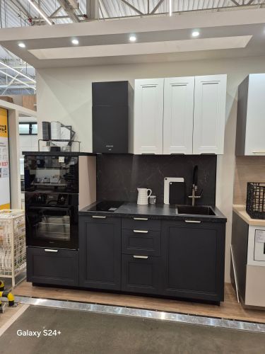 Сборка и установка кухонного каркаса Шлифовка каменной столешницы Установка столешницы HPL