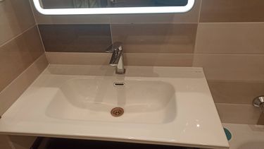 Установка смесителя (на готовые коммуникации)