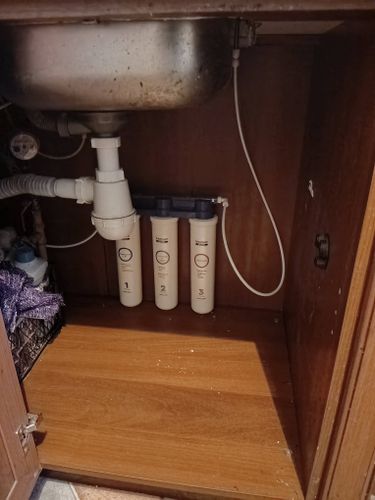 Установка проточного фильтра под мойку