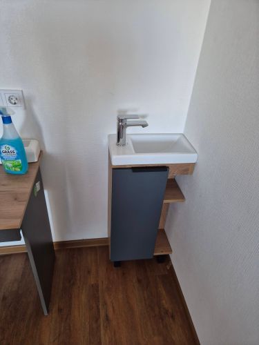 Установка комплекта: Тумба + Раковина + смеситель + зеркало