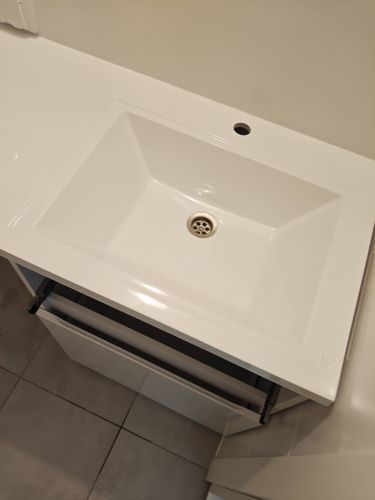 Установка раковины с тумбой