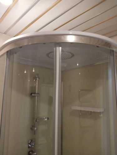 Установка душевой кабины шириной до 90 см