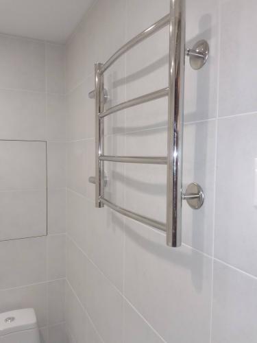 Установка водяного полотенцесушителя (на готовые коммуникации, на резьбе, без подгонки)