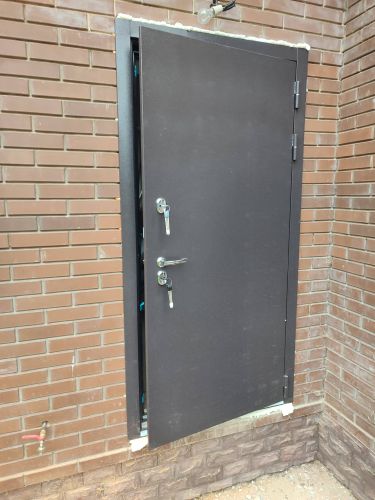 Установка входной двери весом до 95 кг