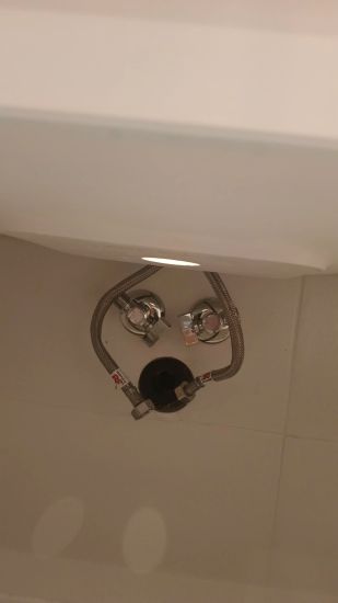 Установка раковины на кронштейнах