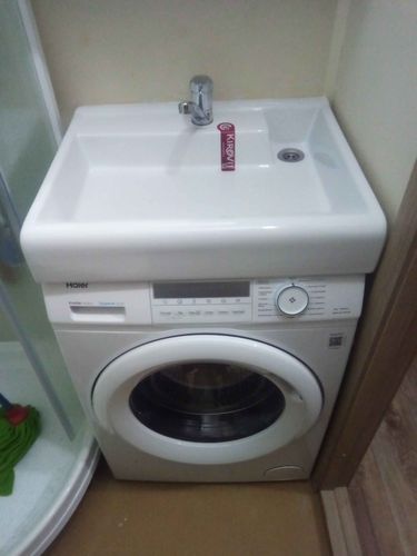 Установлена новая сантехника, подключены коммуникации, проверена герметичность соединений. Обновленный элемент гармонично вписан в интерьер, обеспечивая функциональность и комфорт.