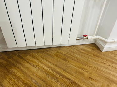 Монтаж полиуретанового/дюрополимерного/полистиролового плинтуса