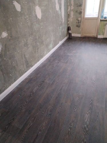 Монтаж полиуретанового/дюрополимерного/полистиролового плинтуса