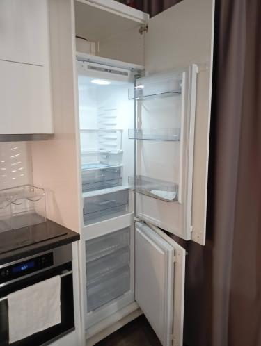 Установка и подключение встраиваемого холодильника