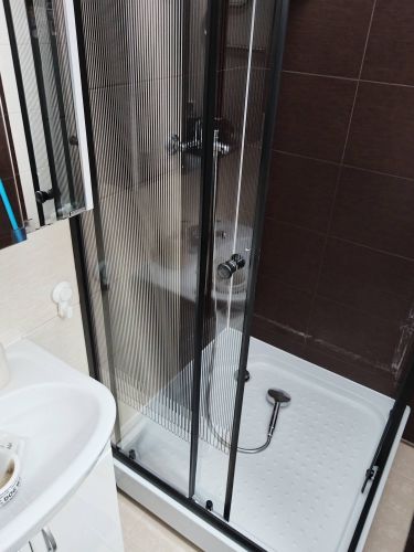 Установка душевой кабины шириной до 90 см